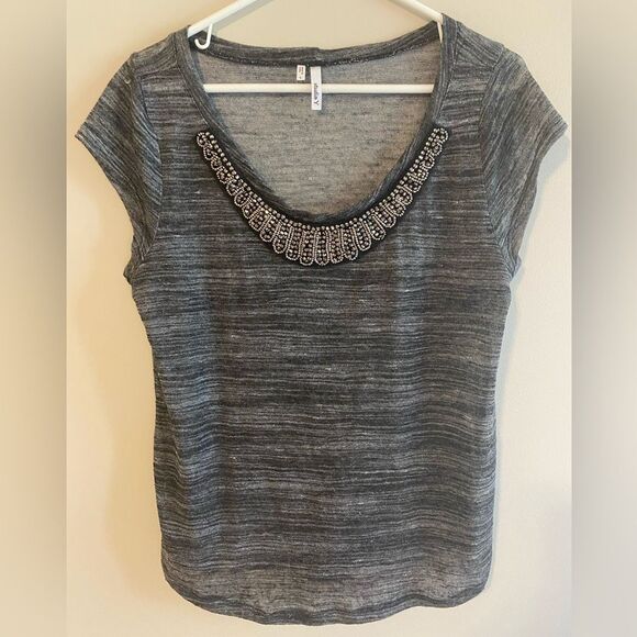Studio Y Large Lightweight Gray T Shirt Jeweled Neck NWOT - Picture 8 of 16